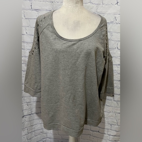 Roaman’s Cotton Blend Cold Shoulder Short Sleeve Embellished Top Size Large - Picture 1 of 7